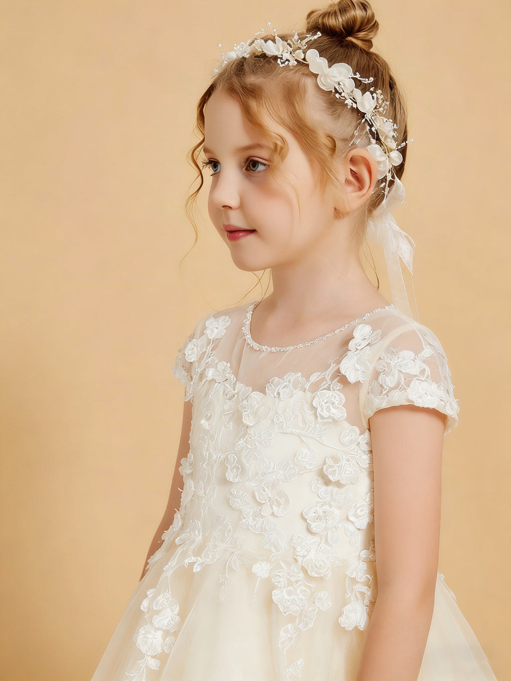 Lace appliques detail on ivory short sleeve flower girl dress - Girwem GRFL1002