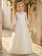 Ivory short sleeve lace appliques flower girl dress in wedding setting - Girwem GRFL1002